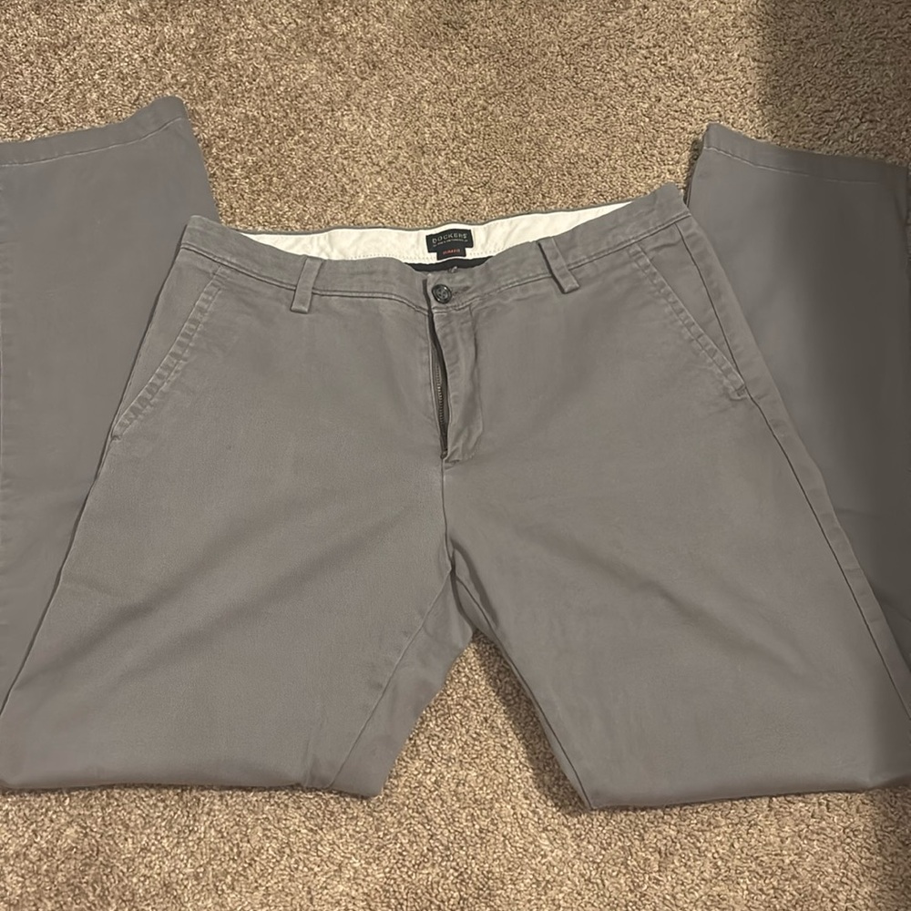 Dockers Slim Fit Men’s Gray Pants. Used great conditon 34x34